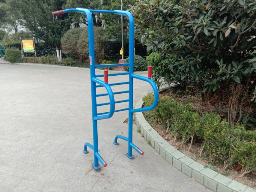 多功能训练器