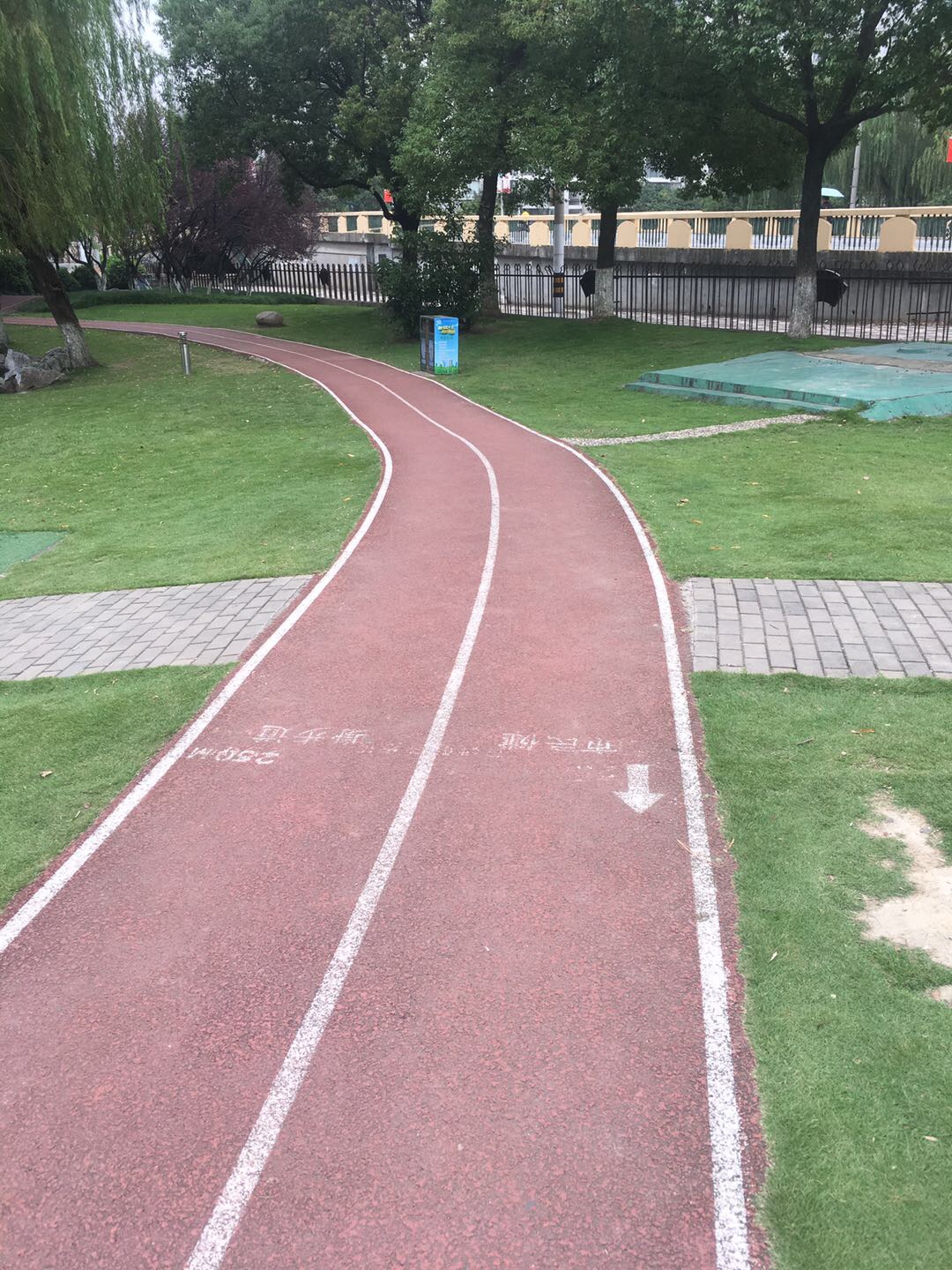 新桥公园百姓健身步道