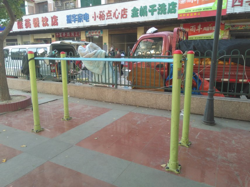 双杠健身器