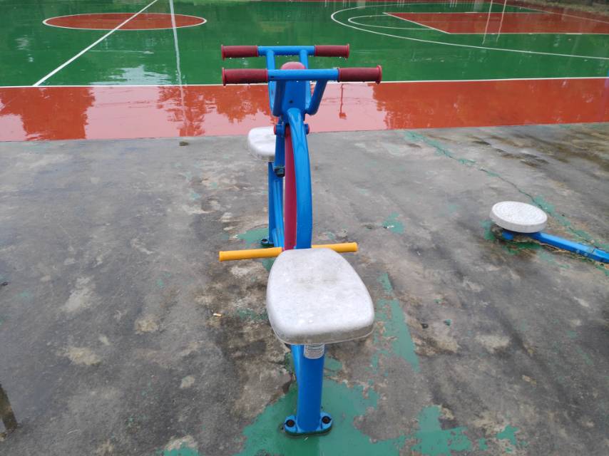 下肢锻炼器