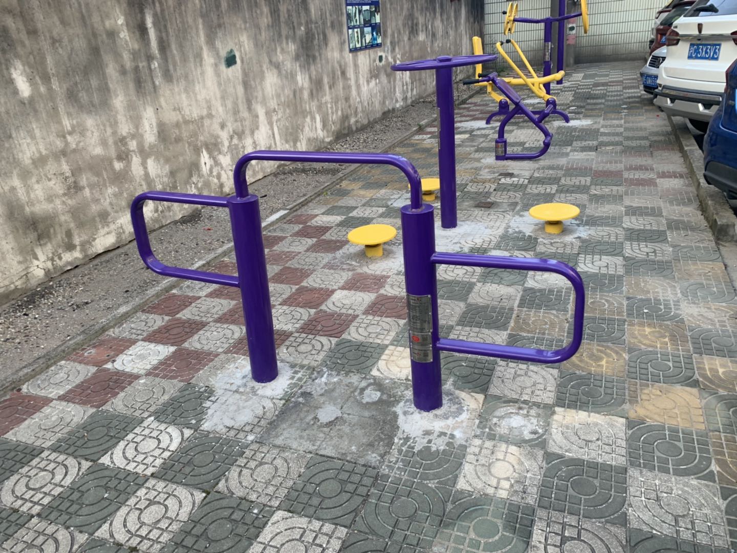 弹振压腿器