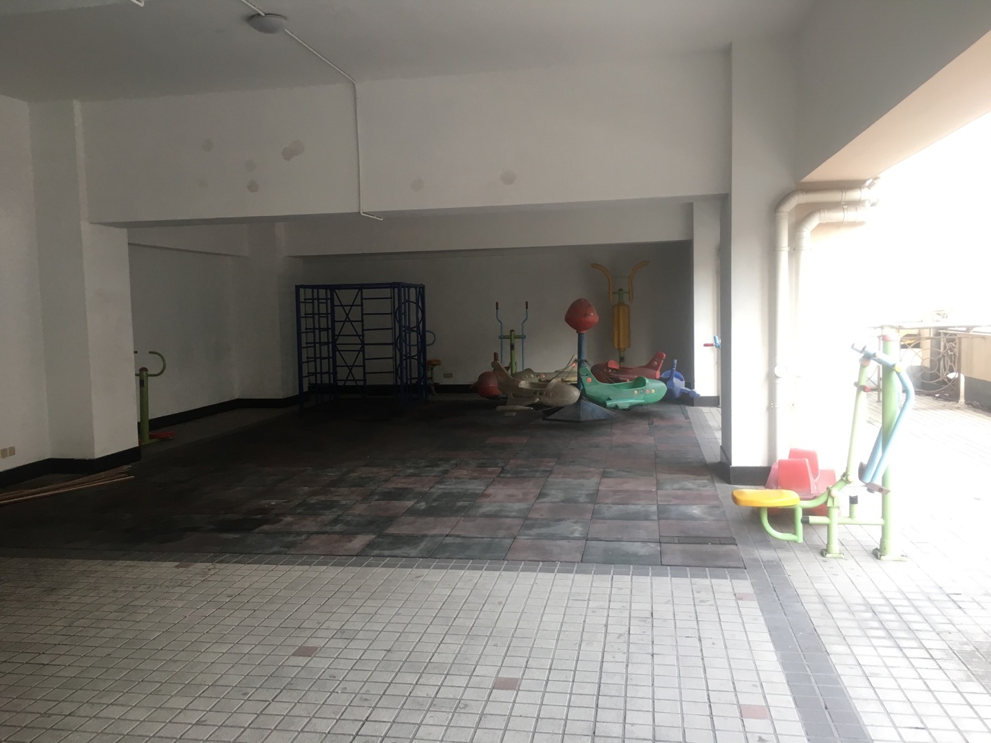 小花园居委健身点