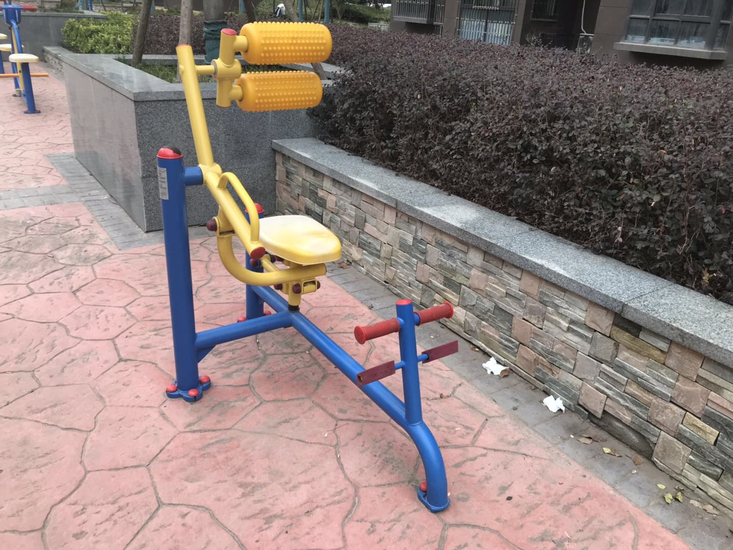 自重腰背锻炼器