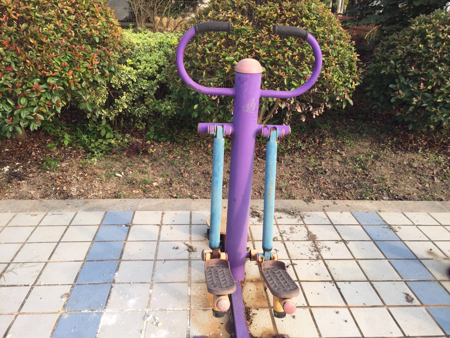 踏步扭腰器