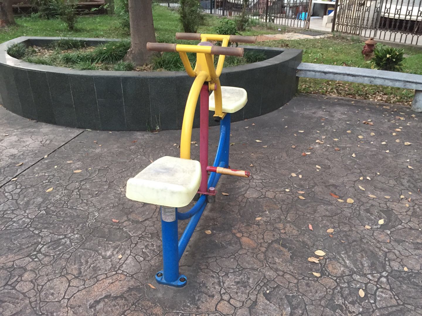 下肢锻炼器