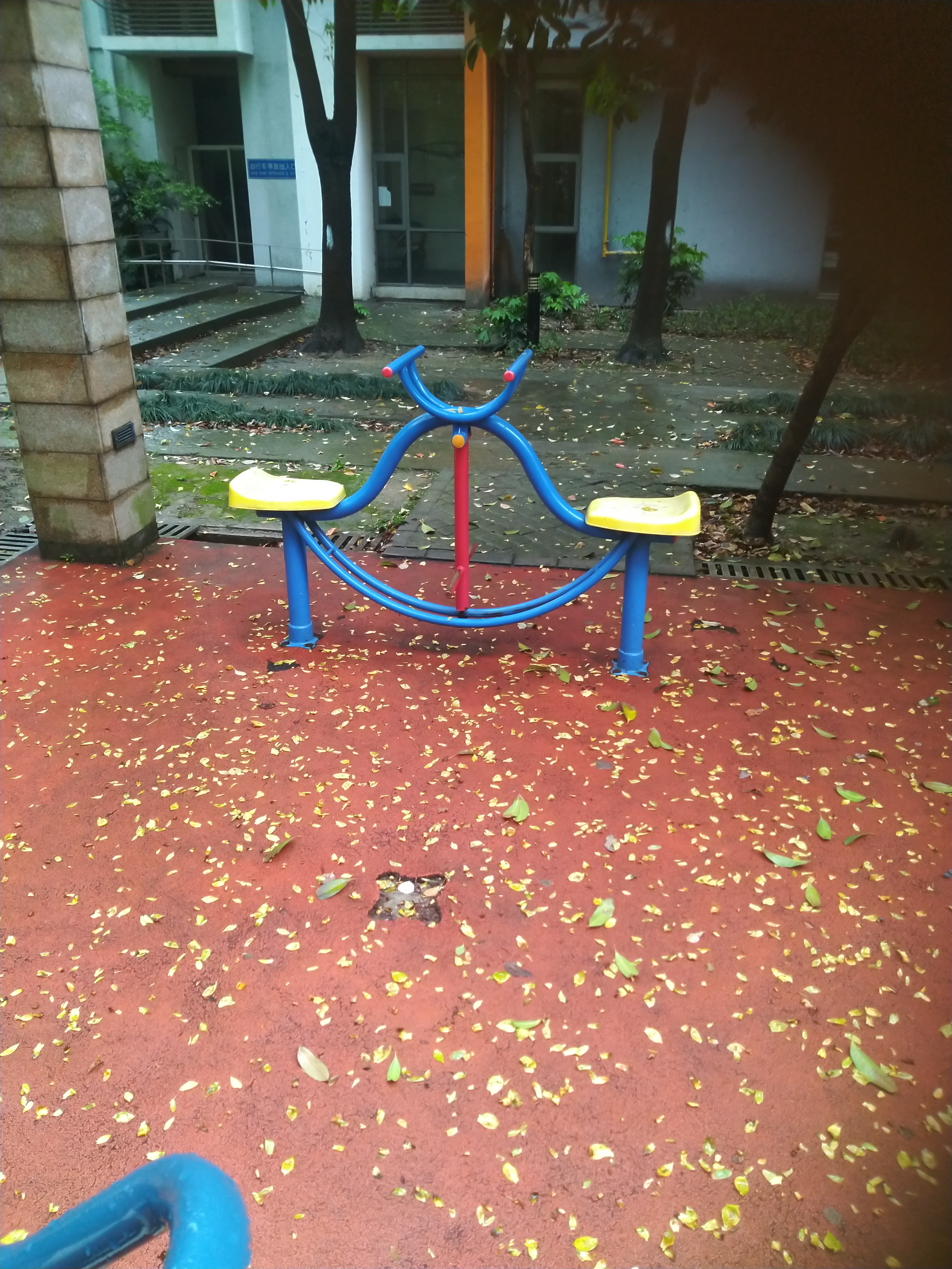 下肢训练器
