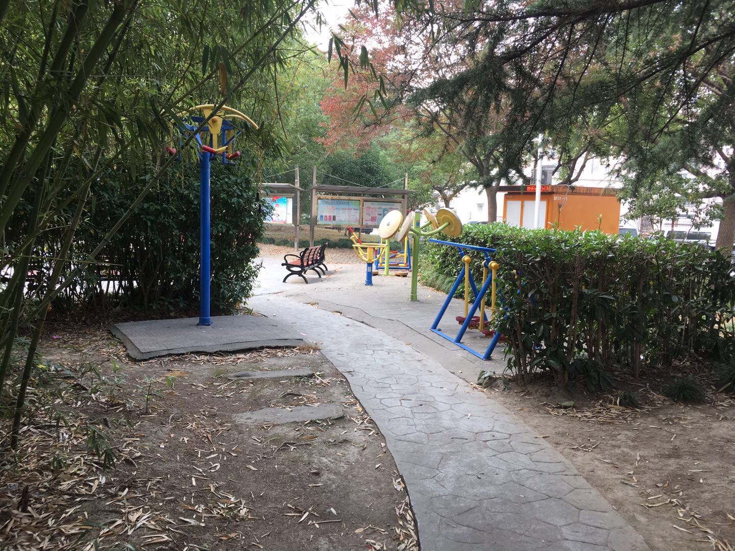 香山三居小区健身点
