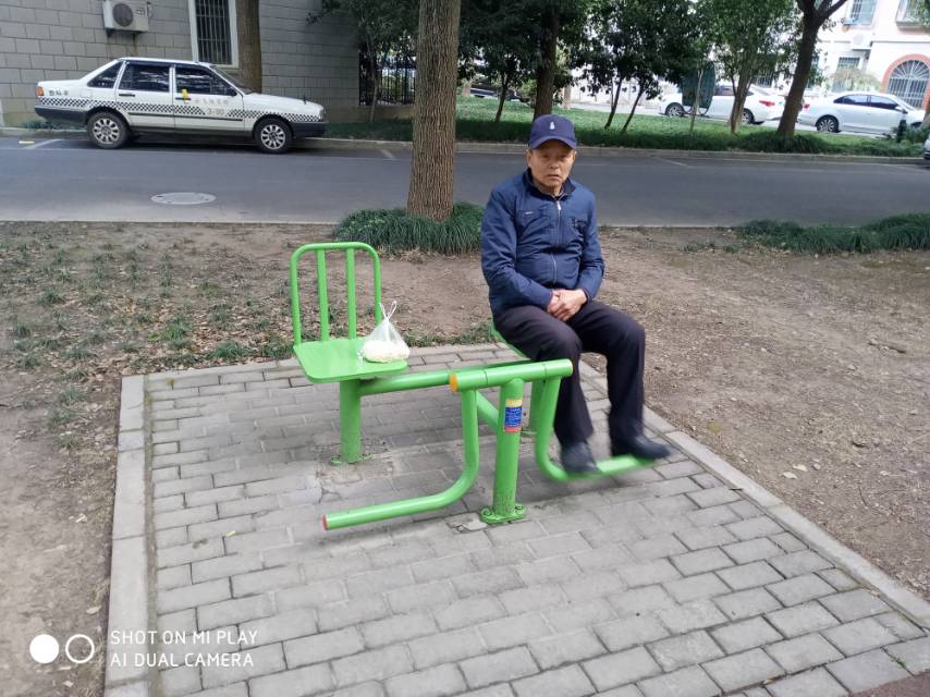 下肢锻炼器