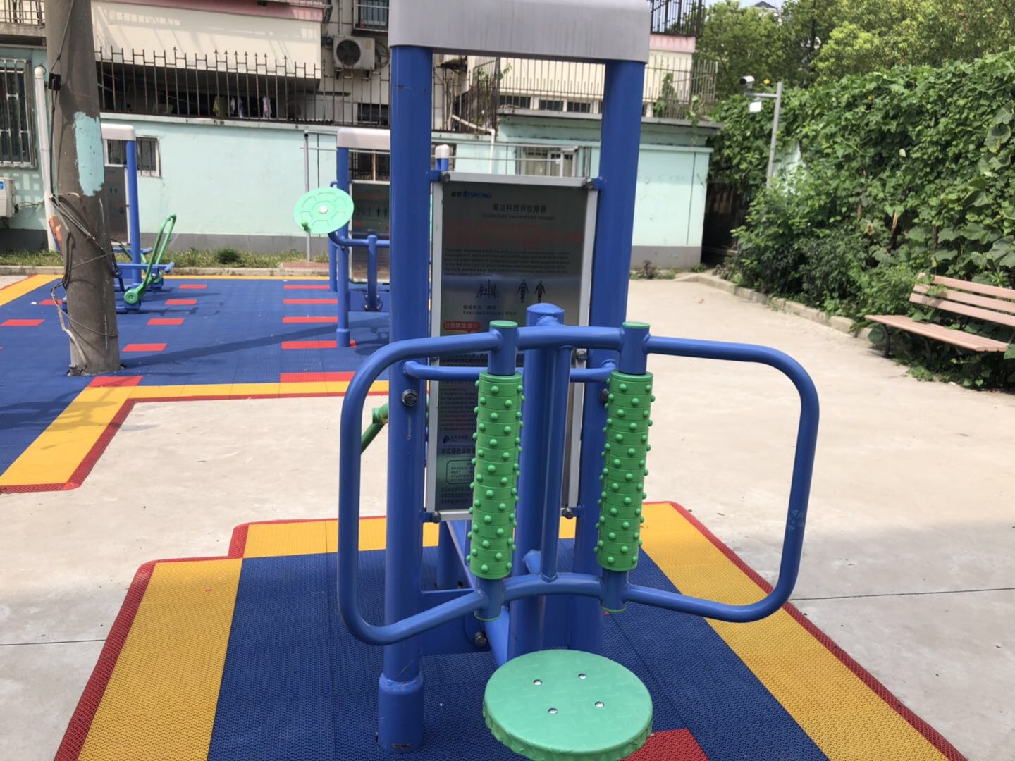 双立柱腰背按摩器