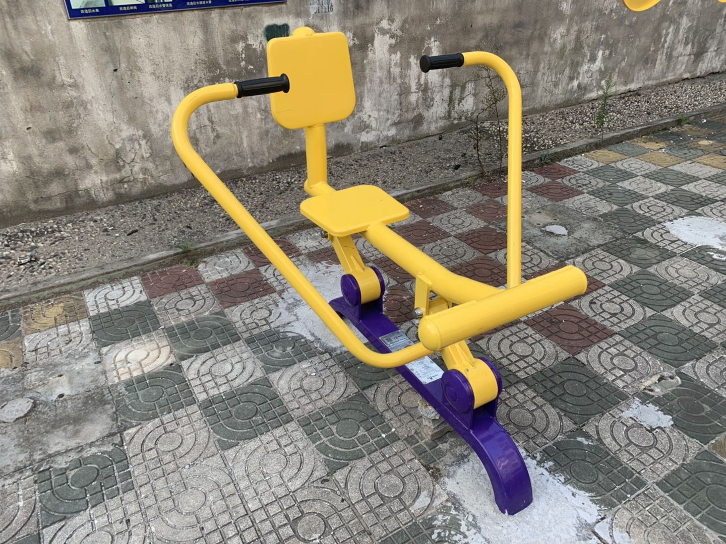 自重式平推训练器