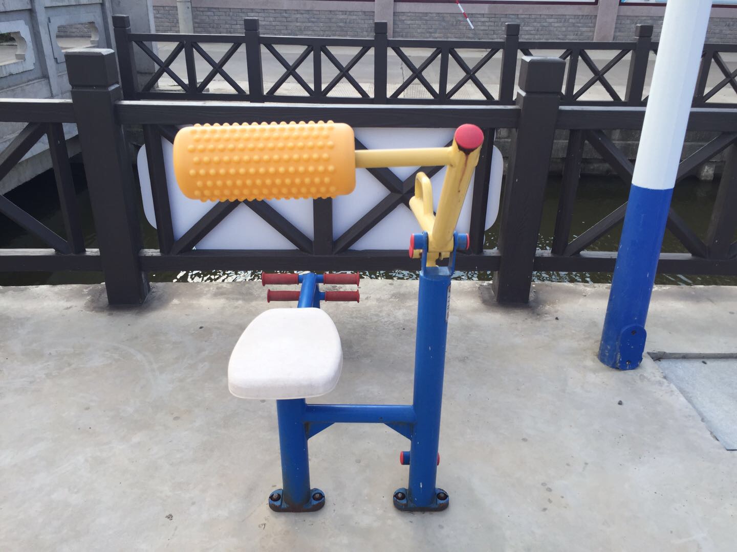 腹背锻炼器