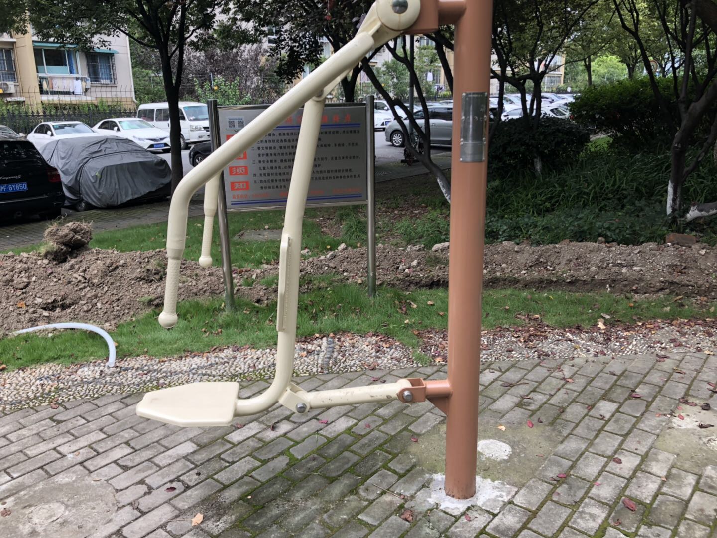 坐推训练器