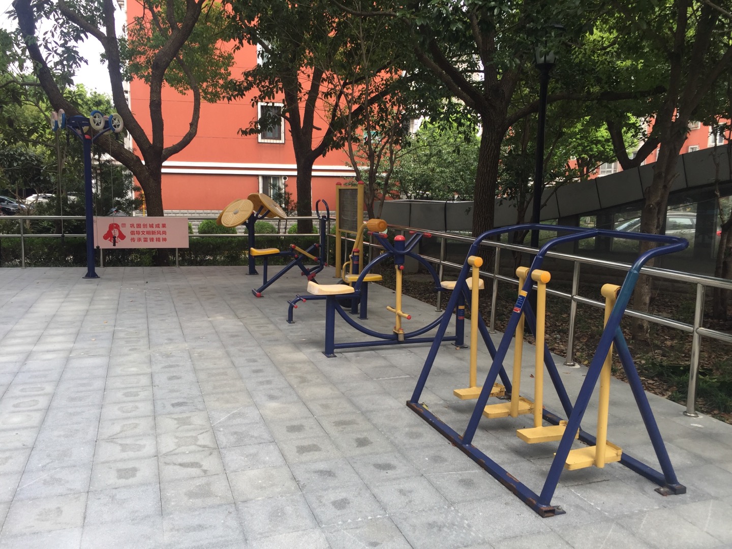 南翔镇德华社区古猗园路658弄健身点