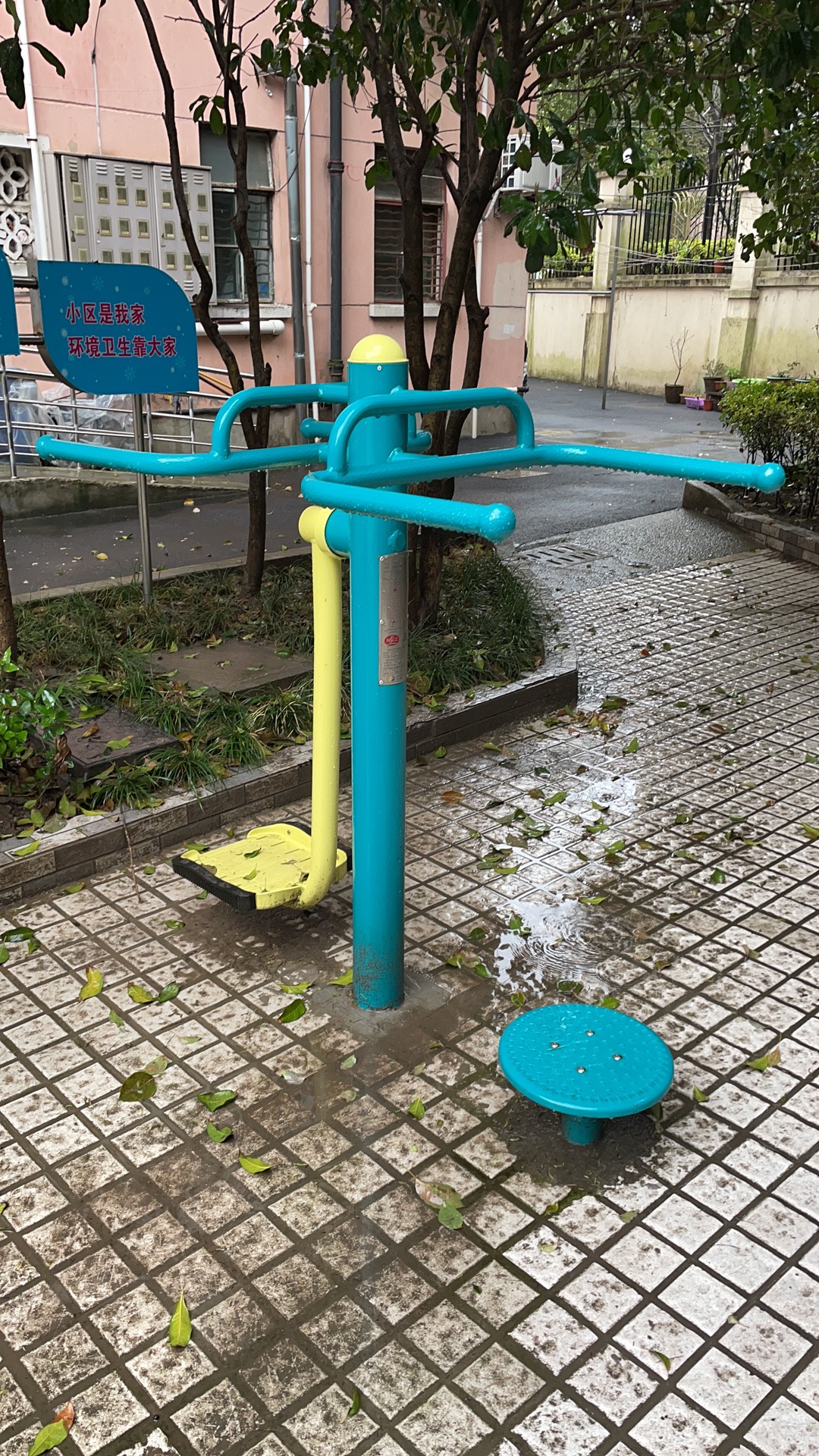 扭腰钟摆器