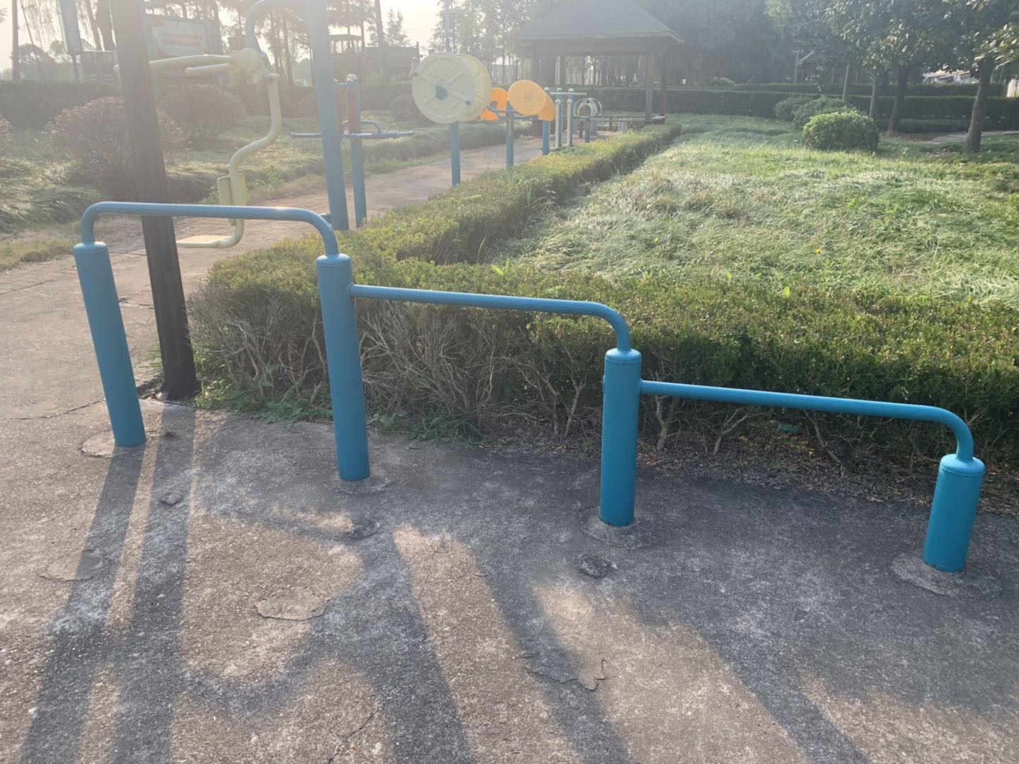 弹震压腿器