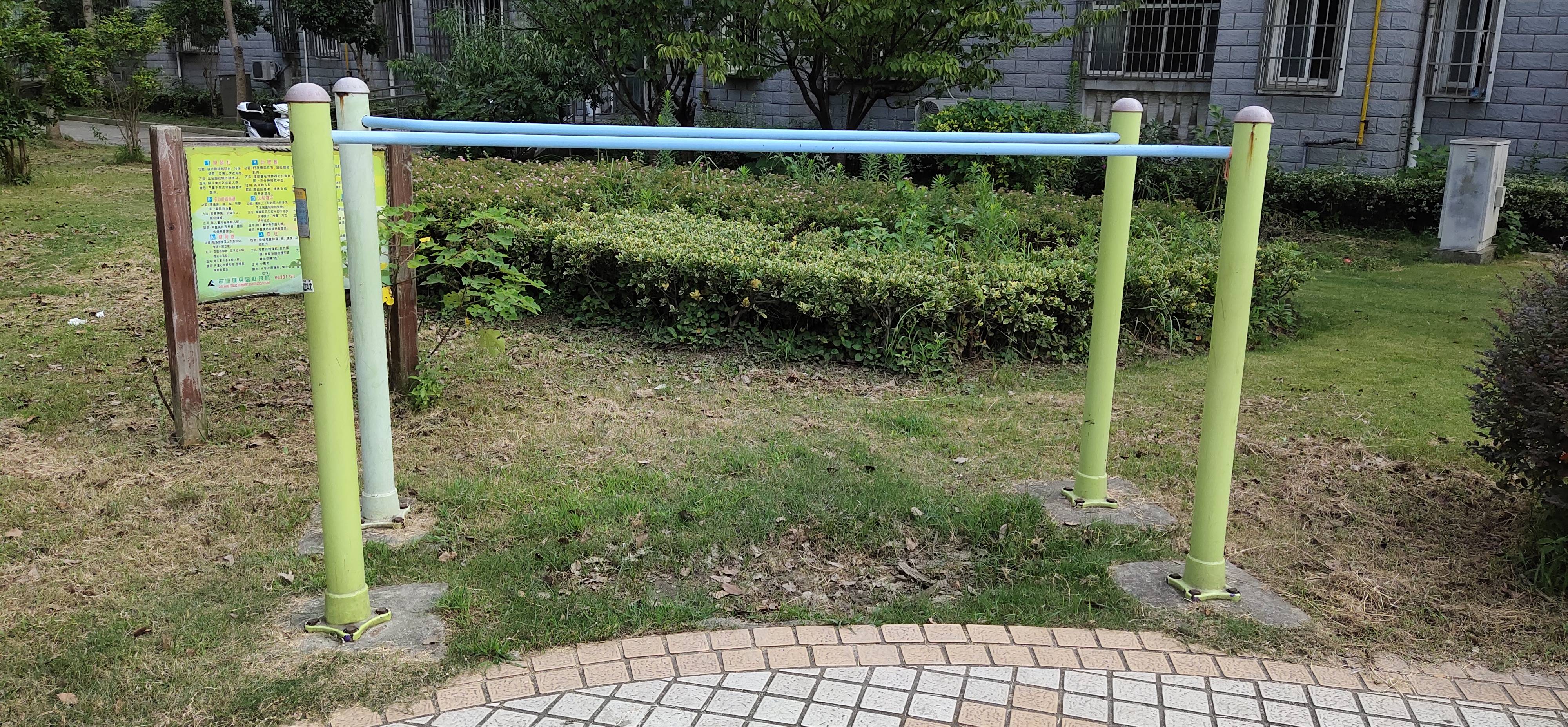 双杠健身器