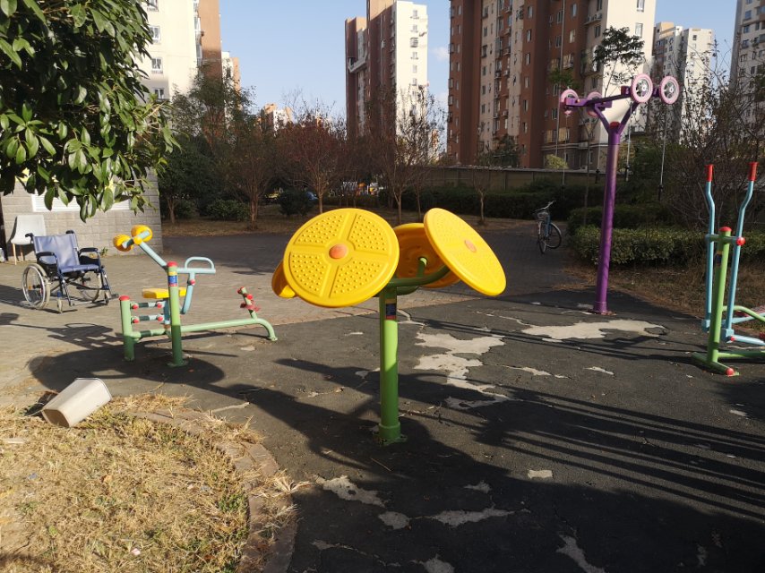 昱星家园30号楼前侧