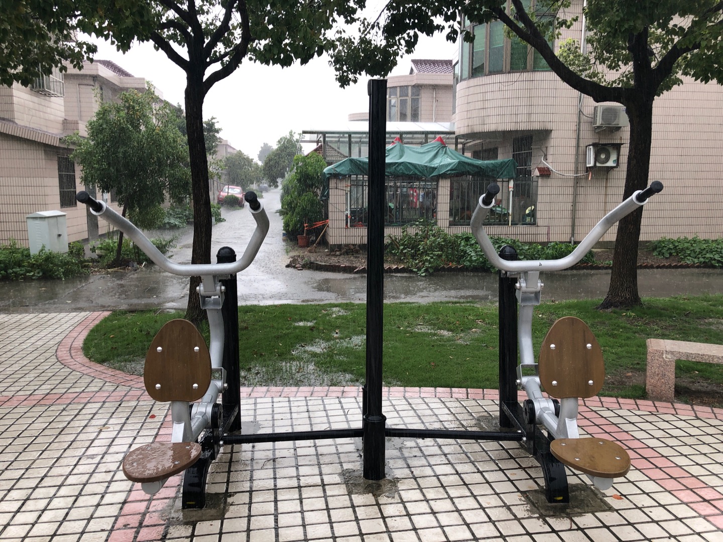 自重式高拉训练器