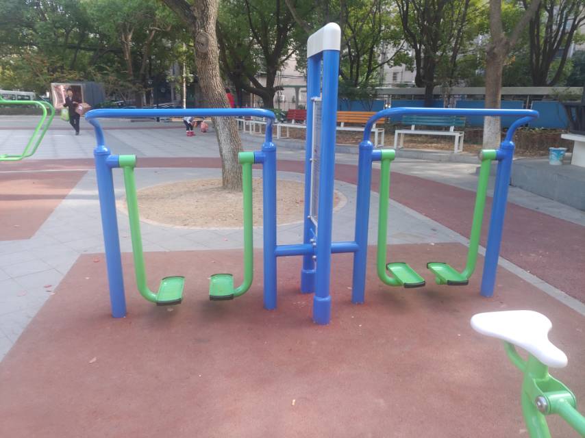 双立柱太空漫步器