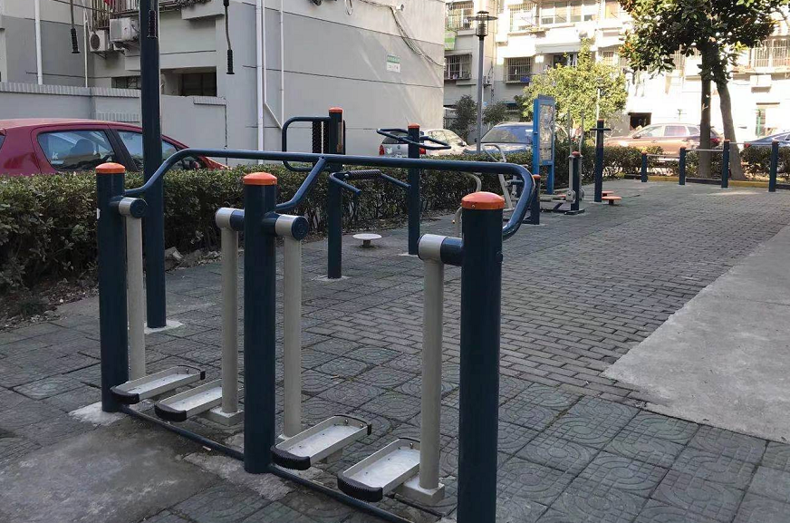 静安区彭浦新村街道共和新路4555弄居委健身点