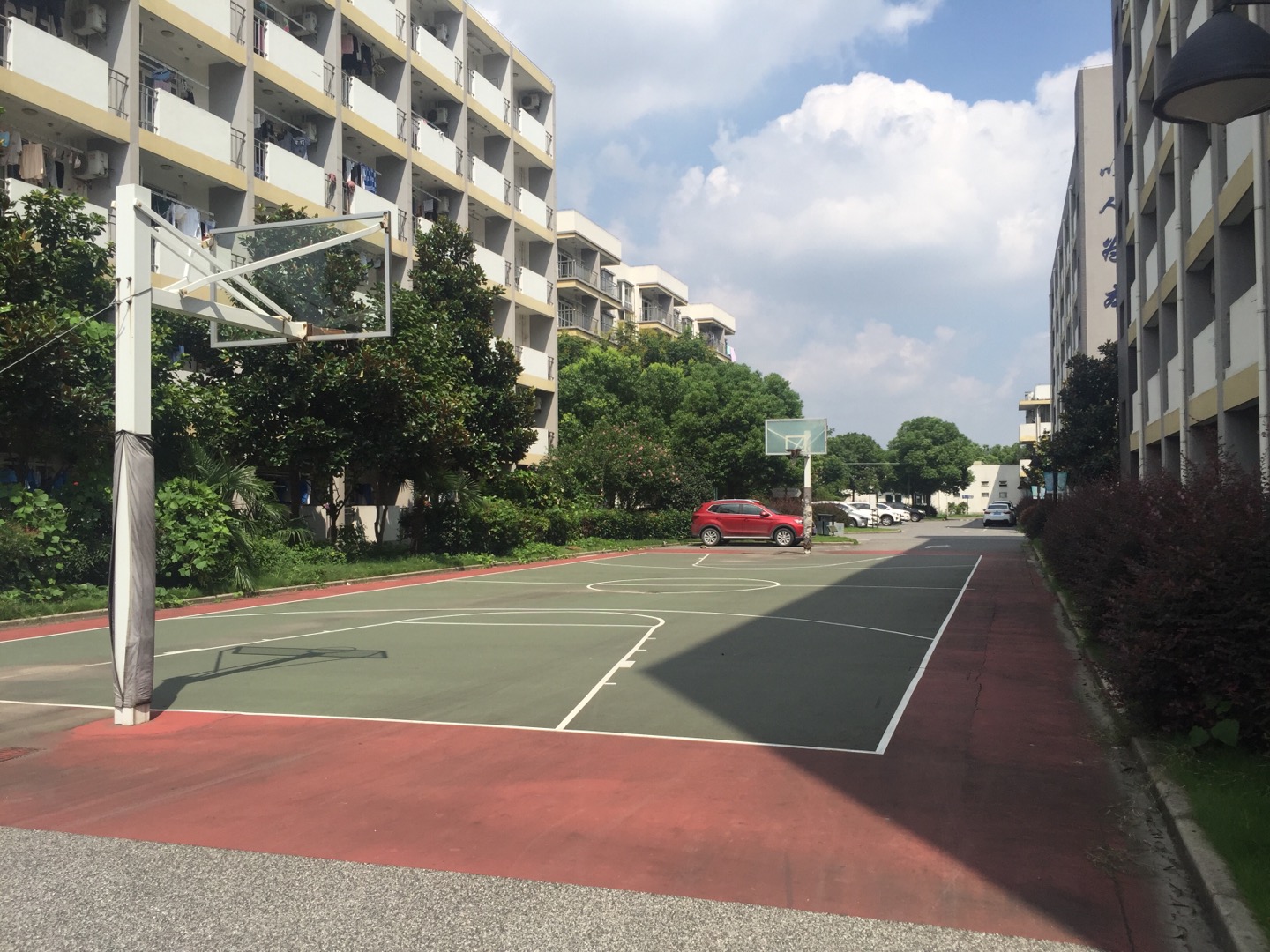 华腾公寓篮球场