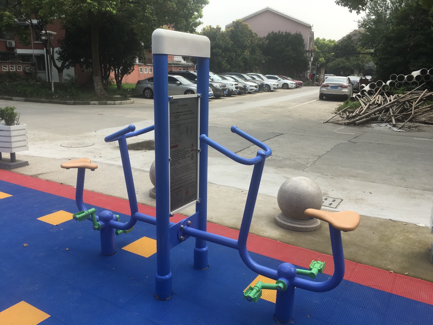 双立柱健身车