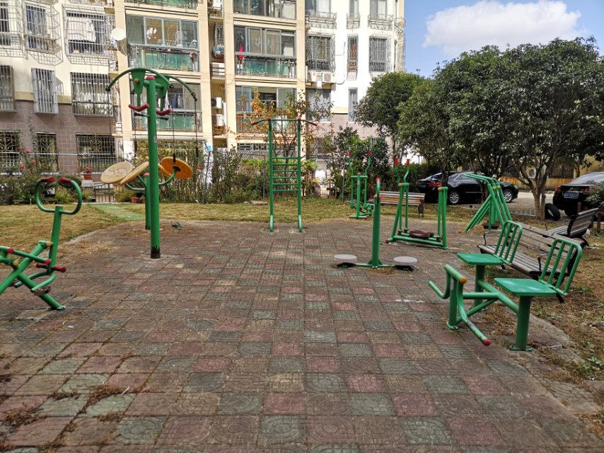见龙苑小区健身点
