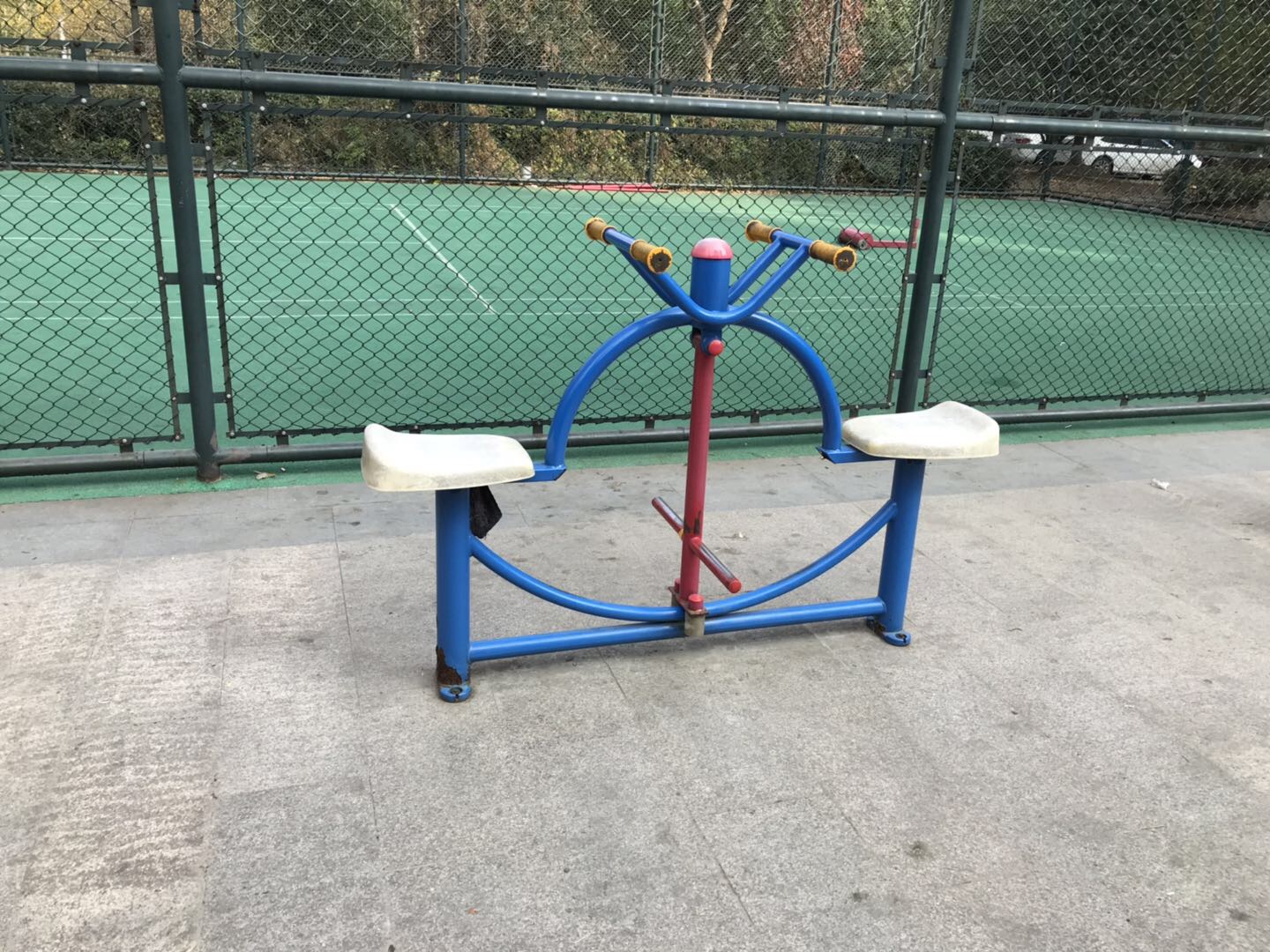 下肢锻炼器