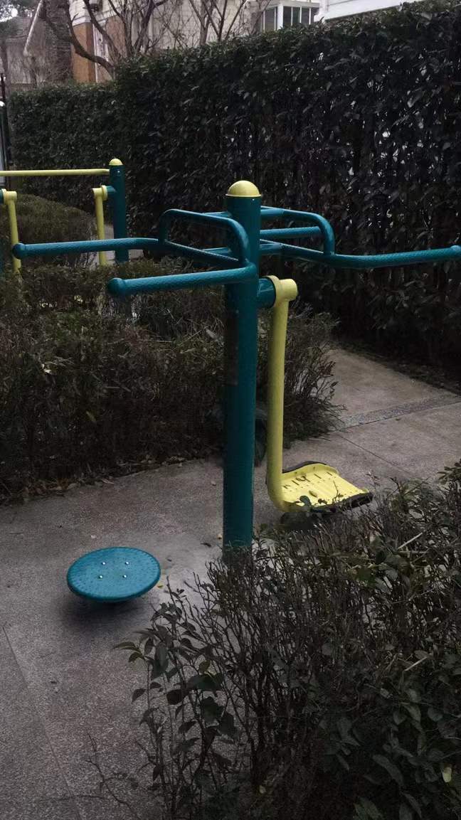 扭腰钟摆器