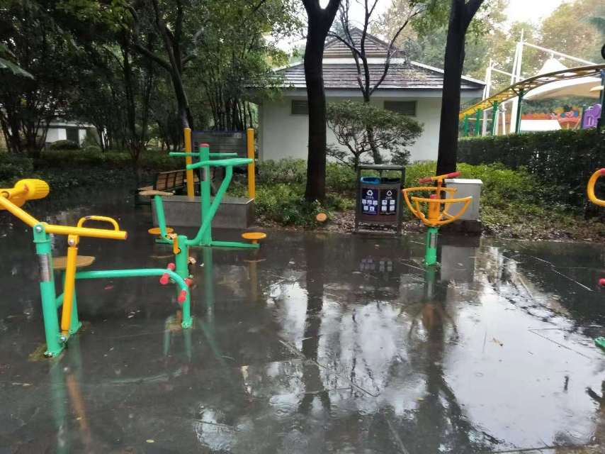 康健公园健身点