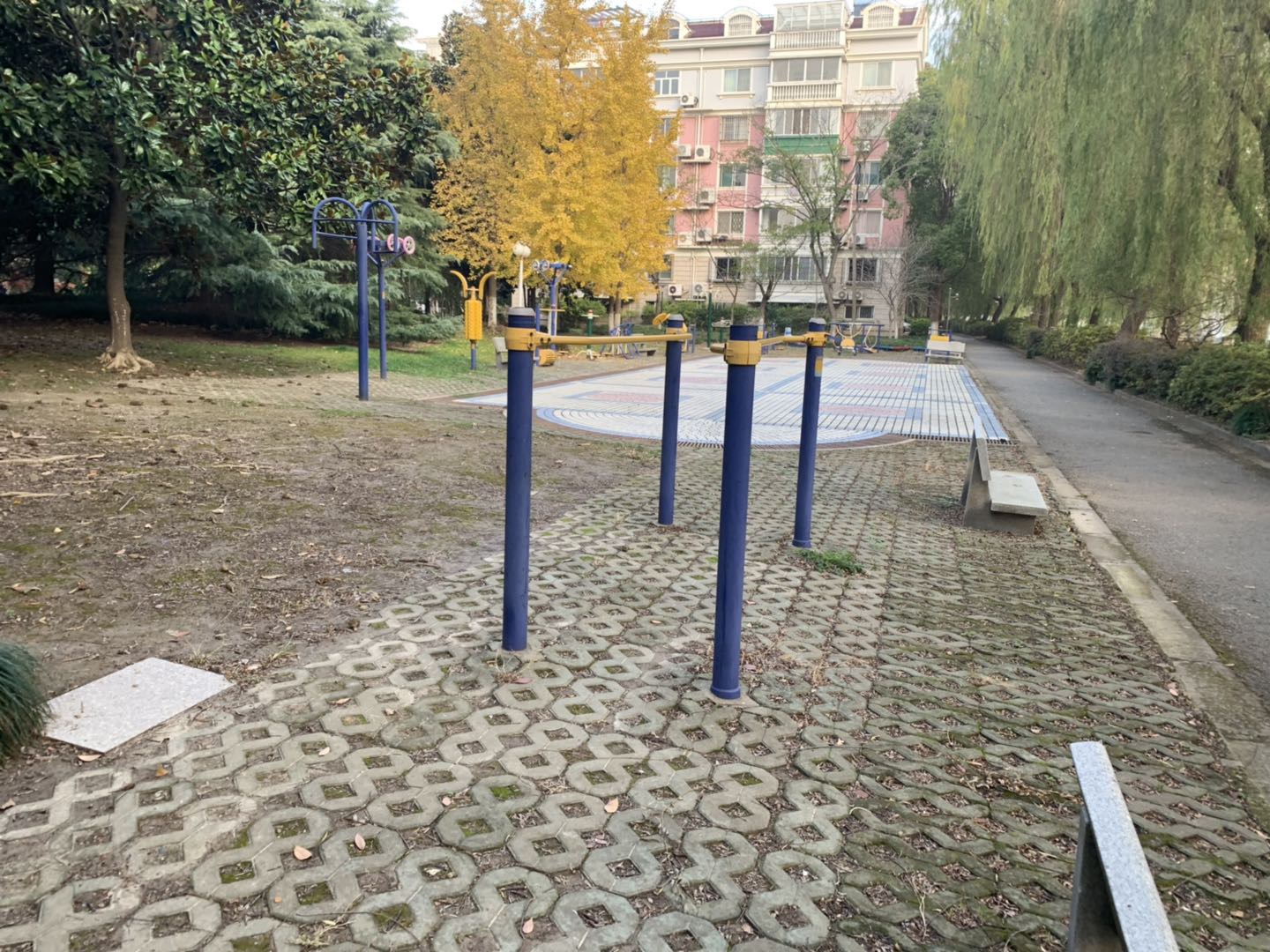 双杠健身器