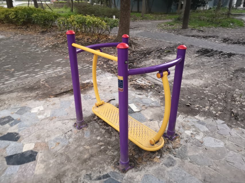 晃板健身器