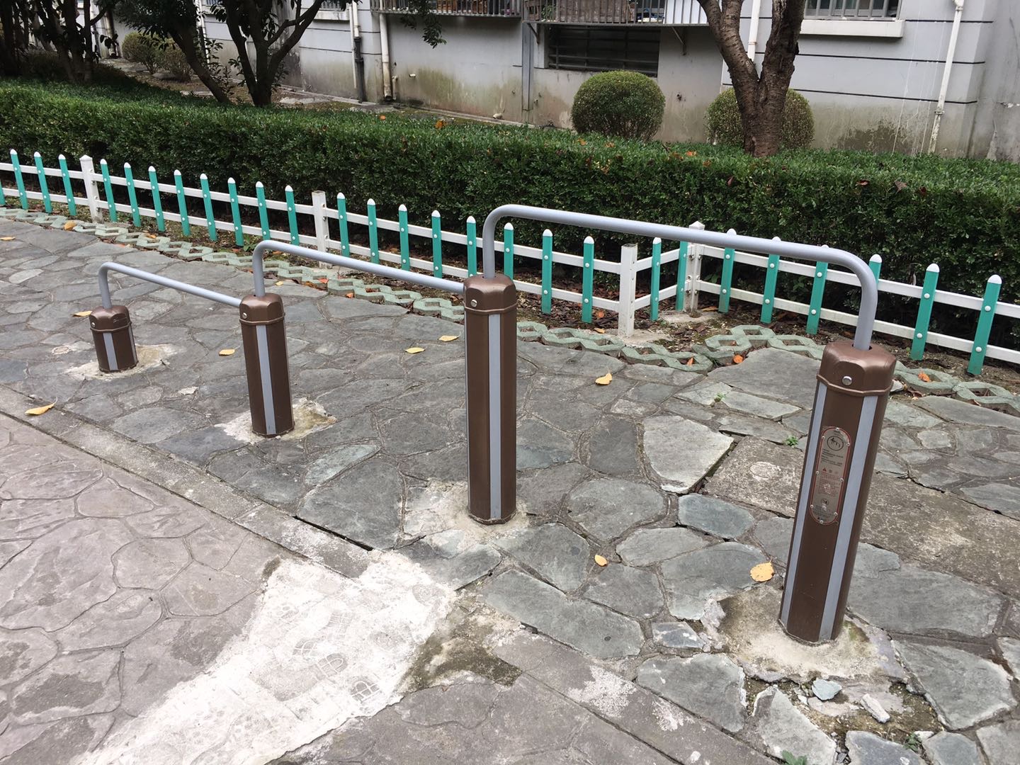弹震压腿器