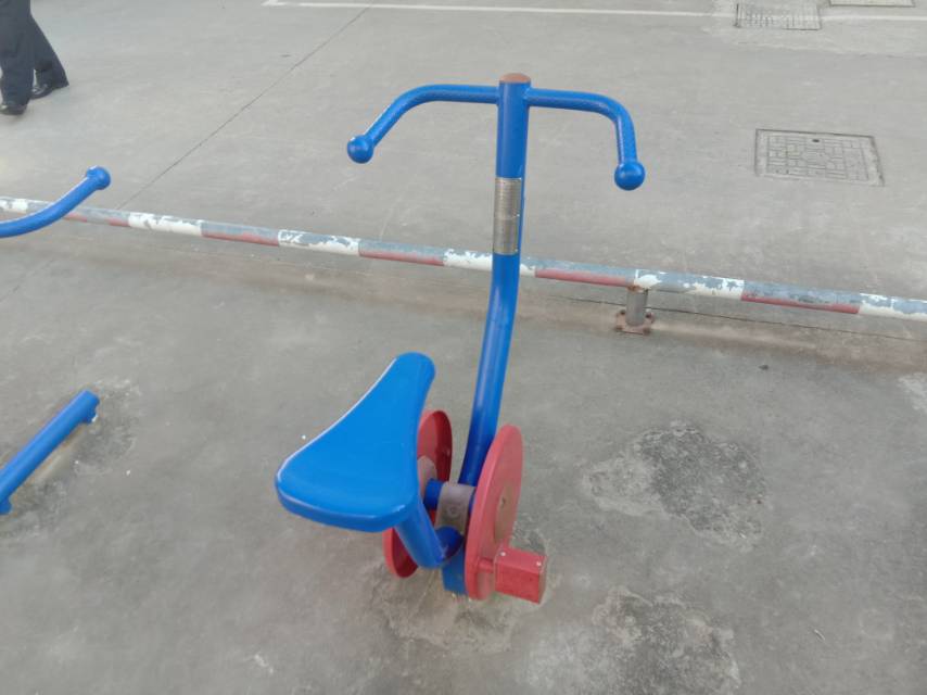 直立健身车