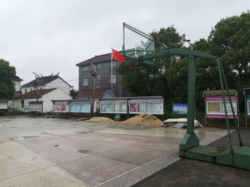 徐李村篮球场