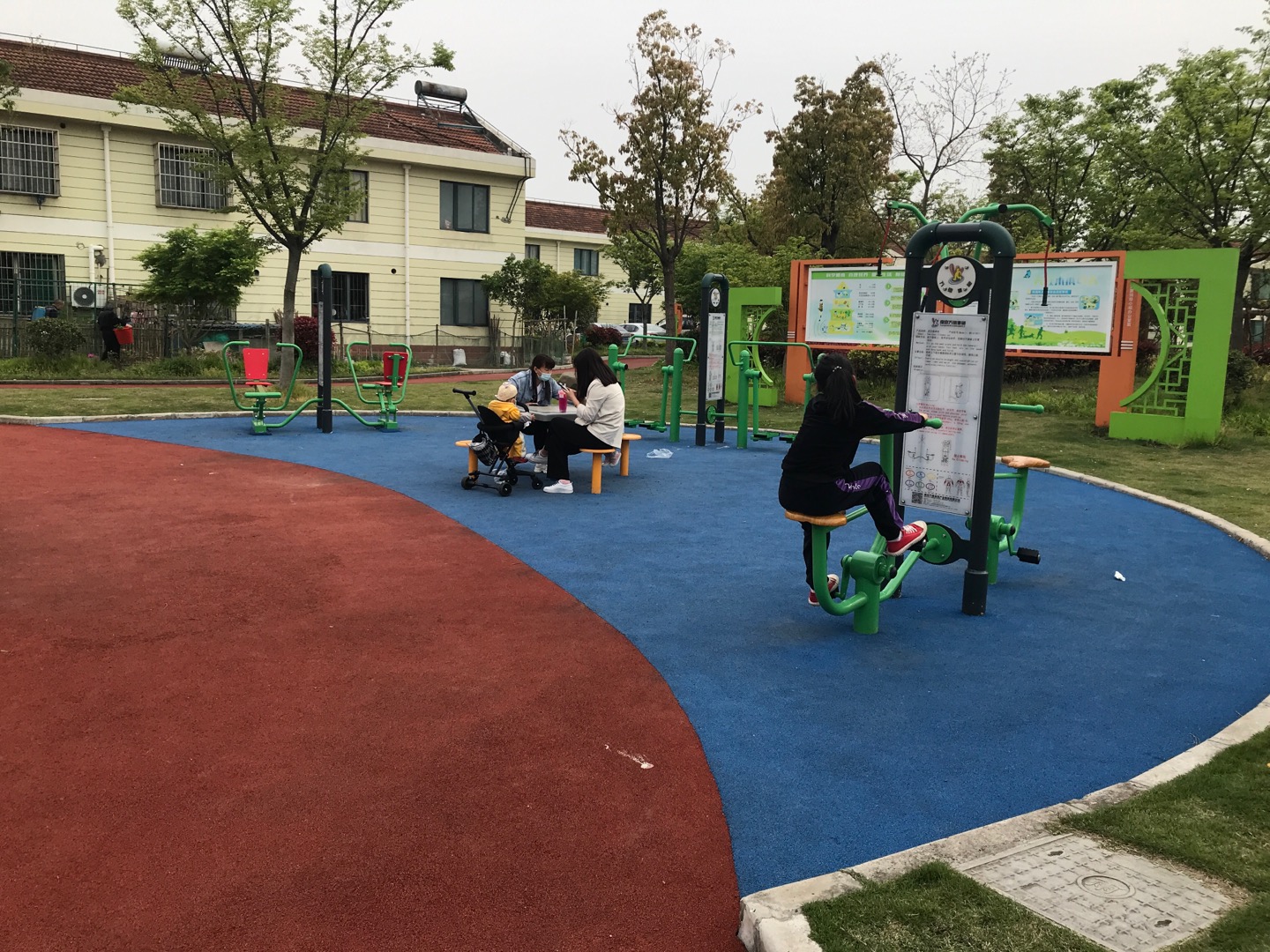 景观林地市民益智健身苑点
