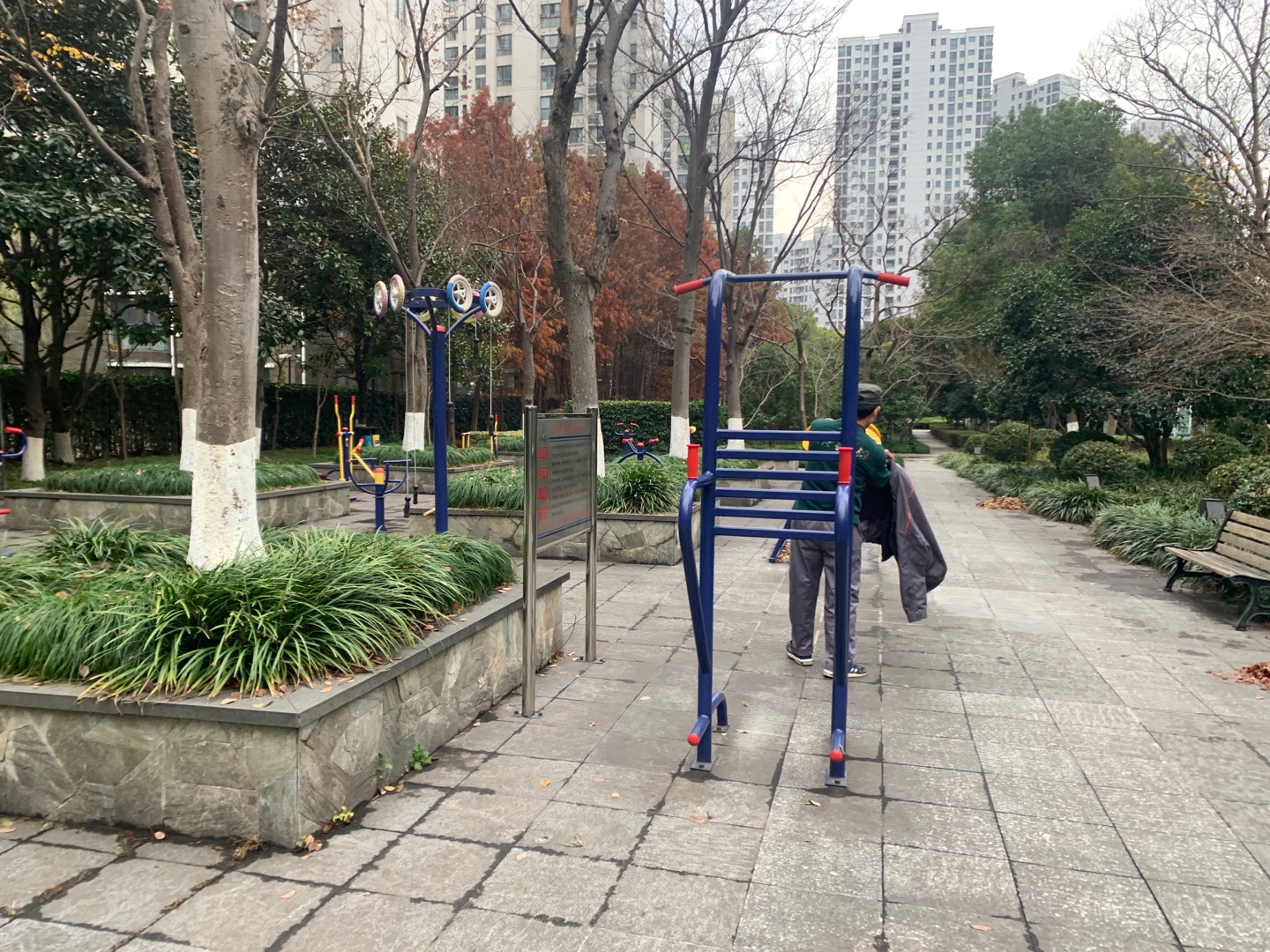 万源三居居委B健身苑点