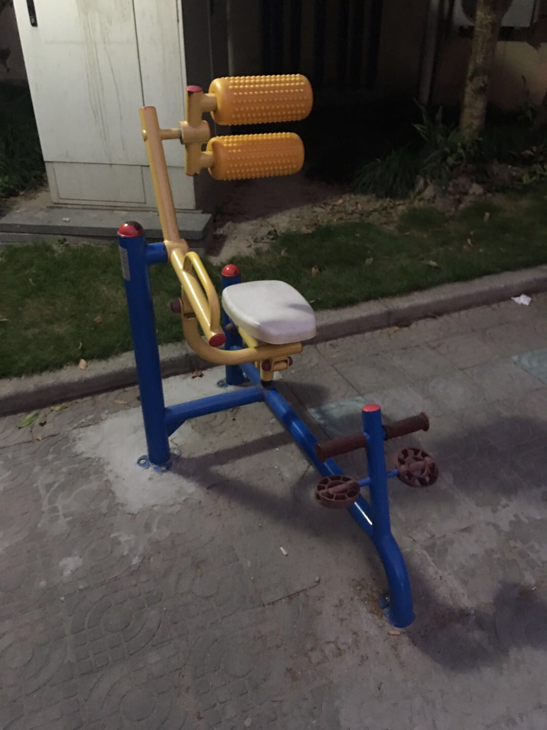 自重腹背锻炼器