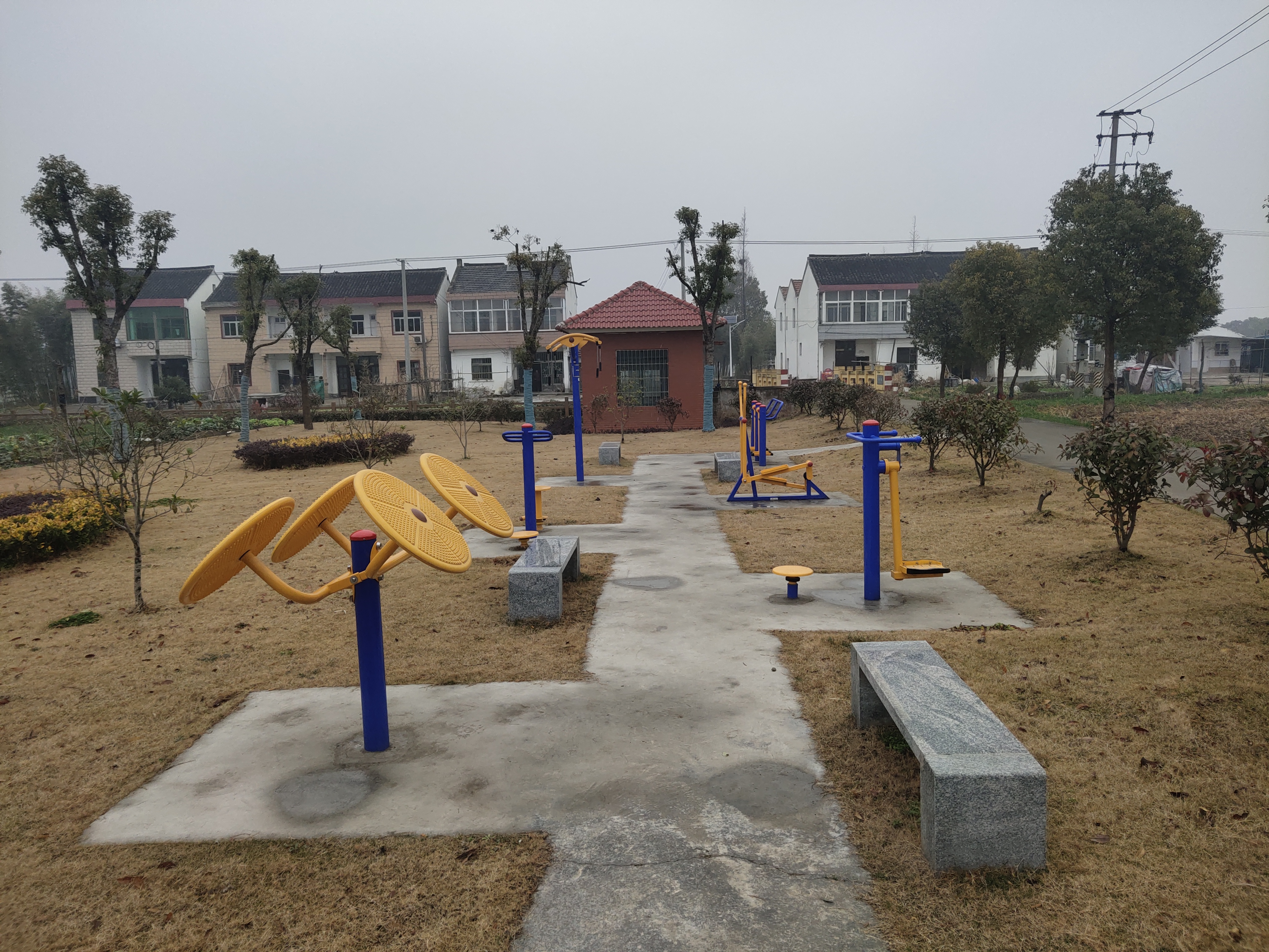 曙光村8队健身点