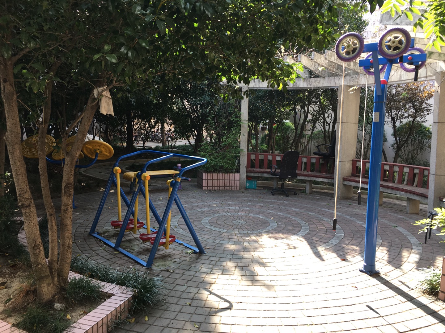 曹杨街道花溪苑第三健身点