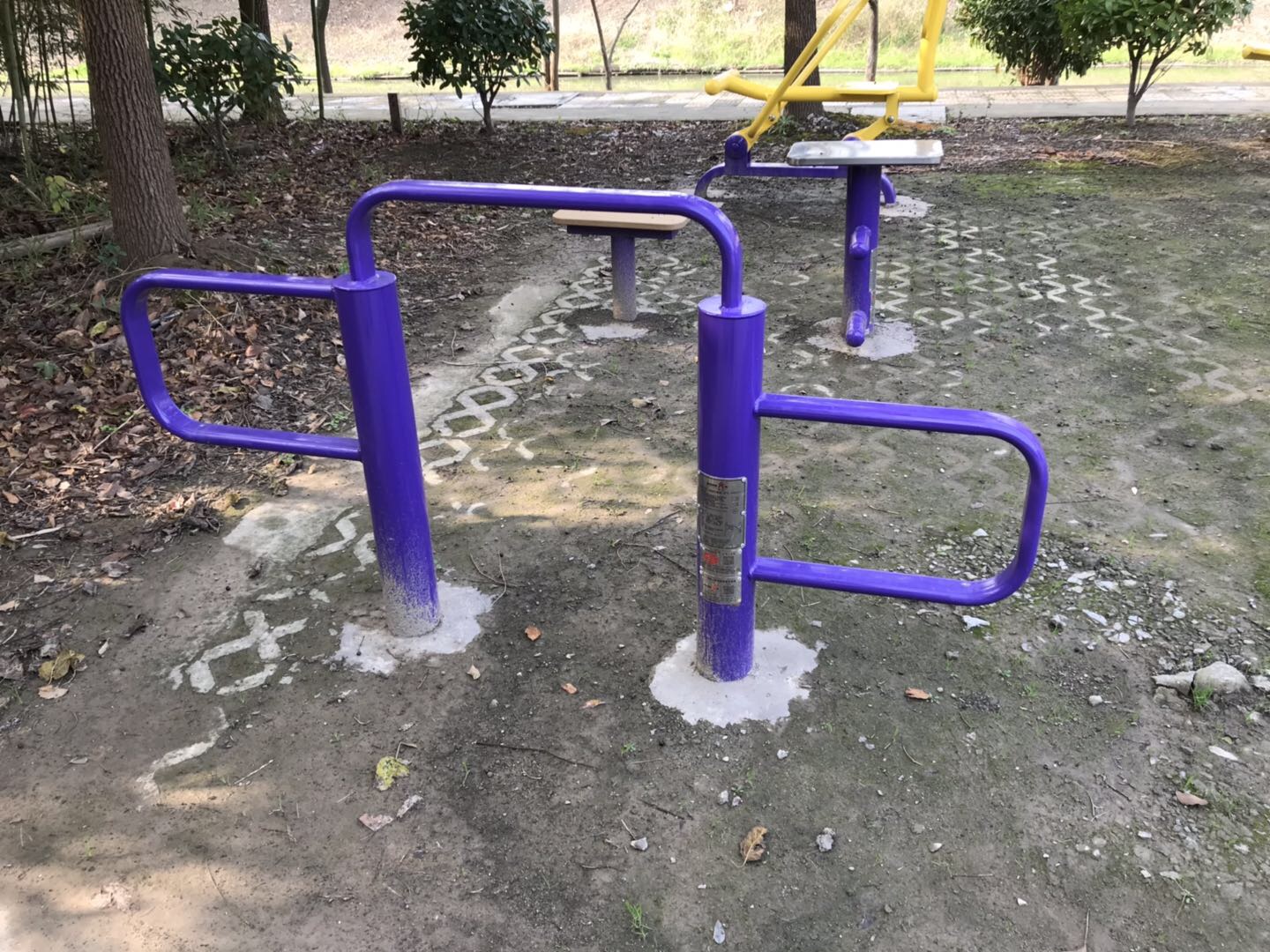 弹振压腿器