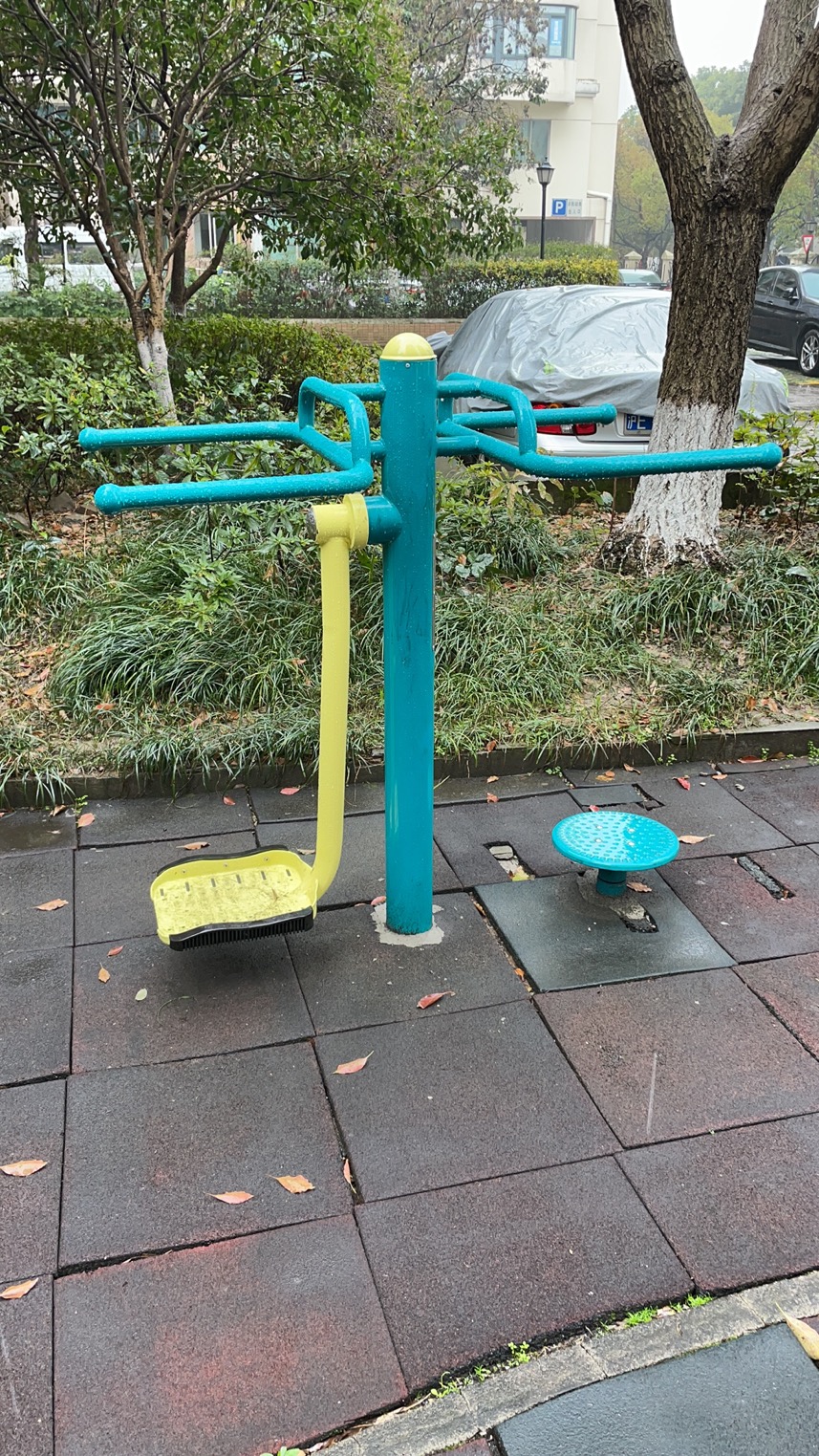 扭腰钟摆器