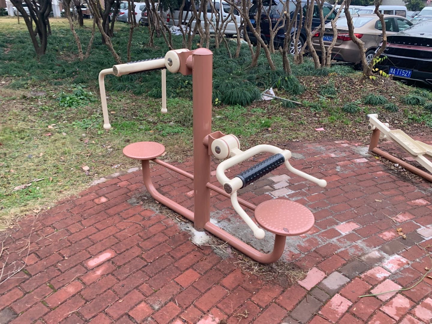 颈腰按摩器