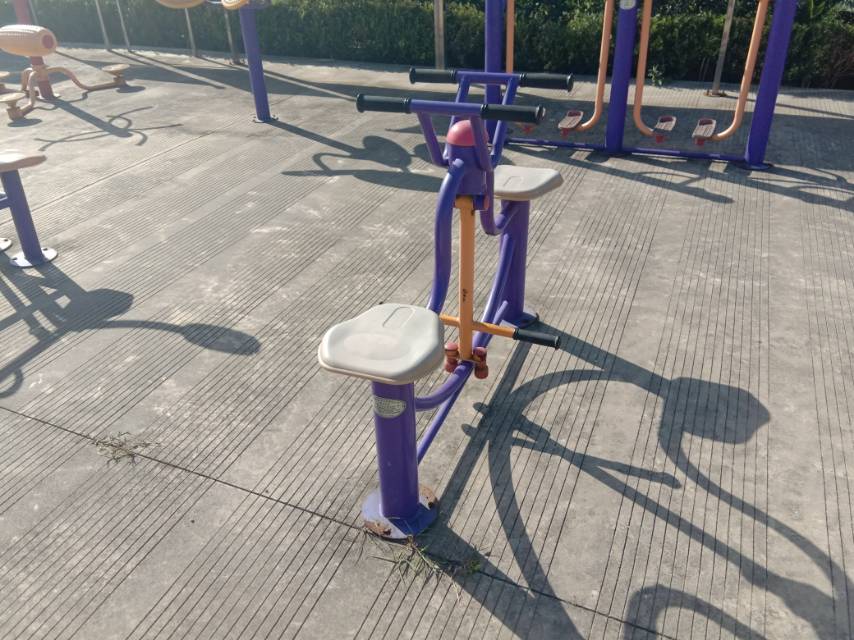 下肢训练器