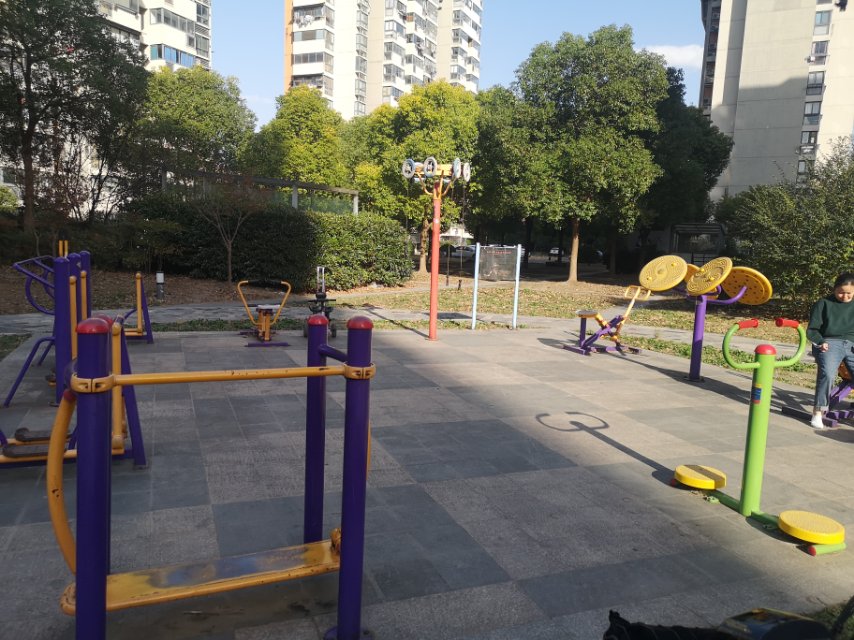 南馨佳苑37号楼南侧