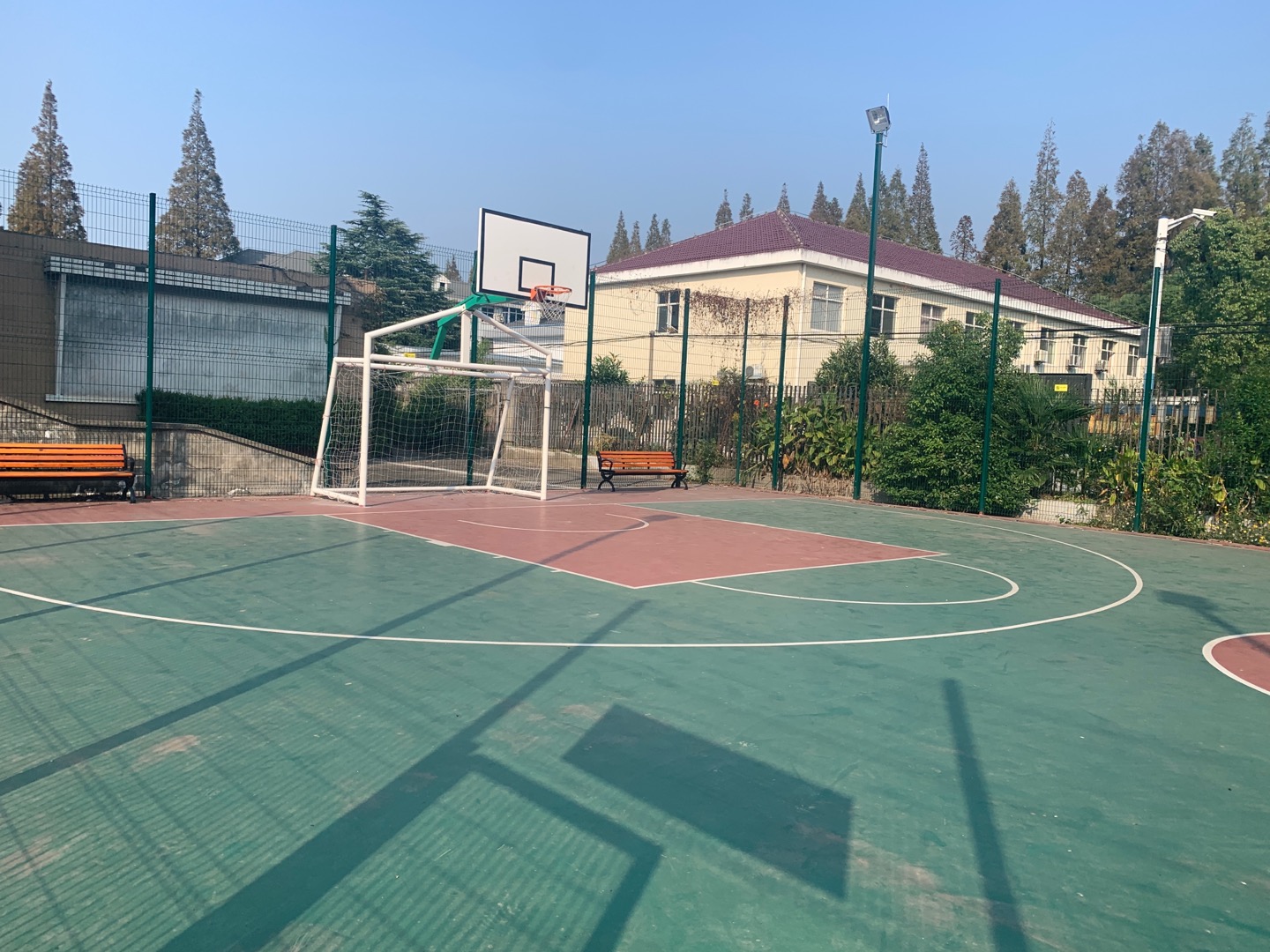 跃进篮球场