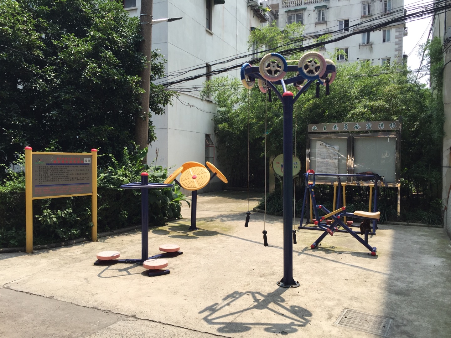 德华路散户区健身点