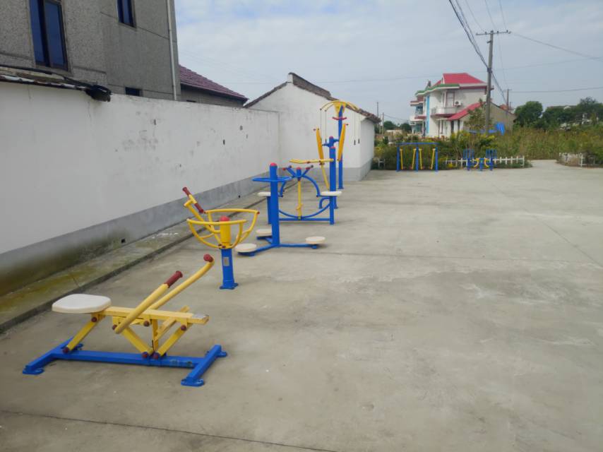 竖新镇响哃村健身点一