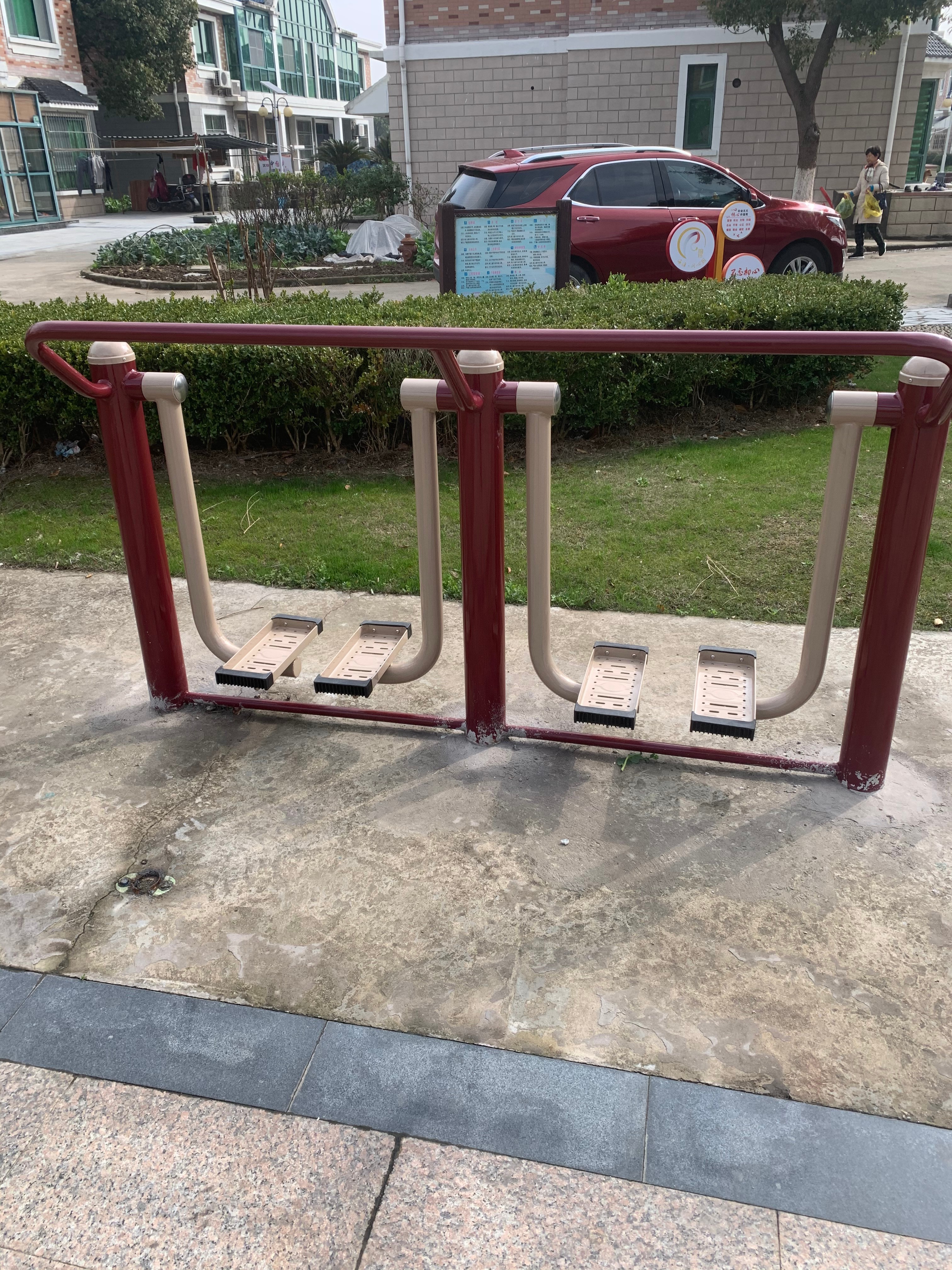 二位太空漫步机