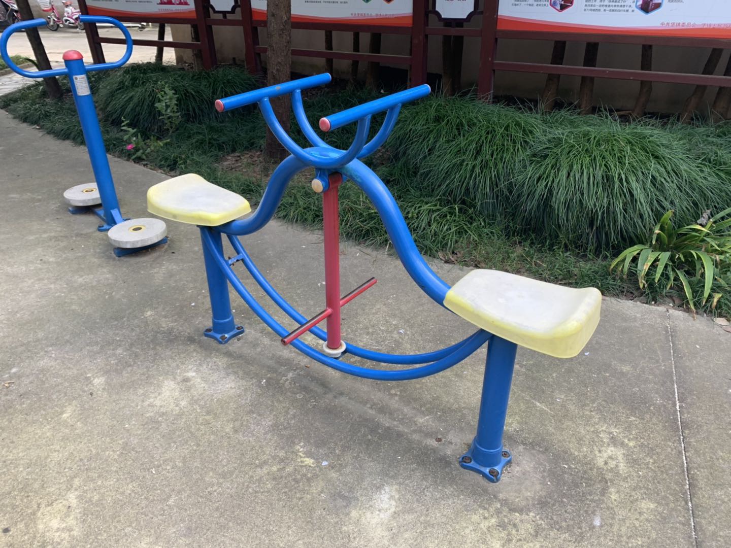 下肢锻炼器